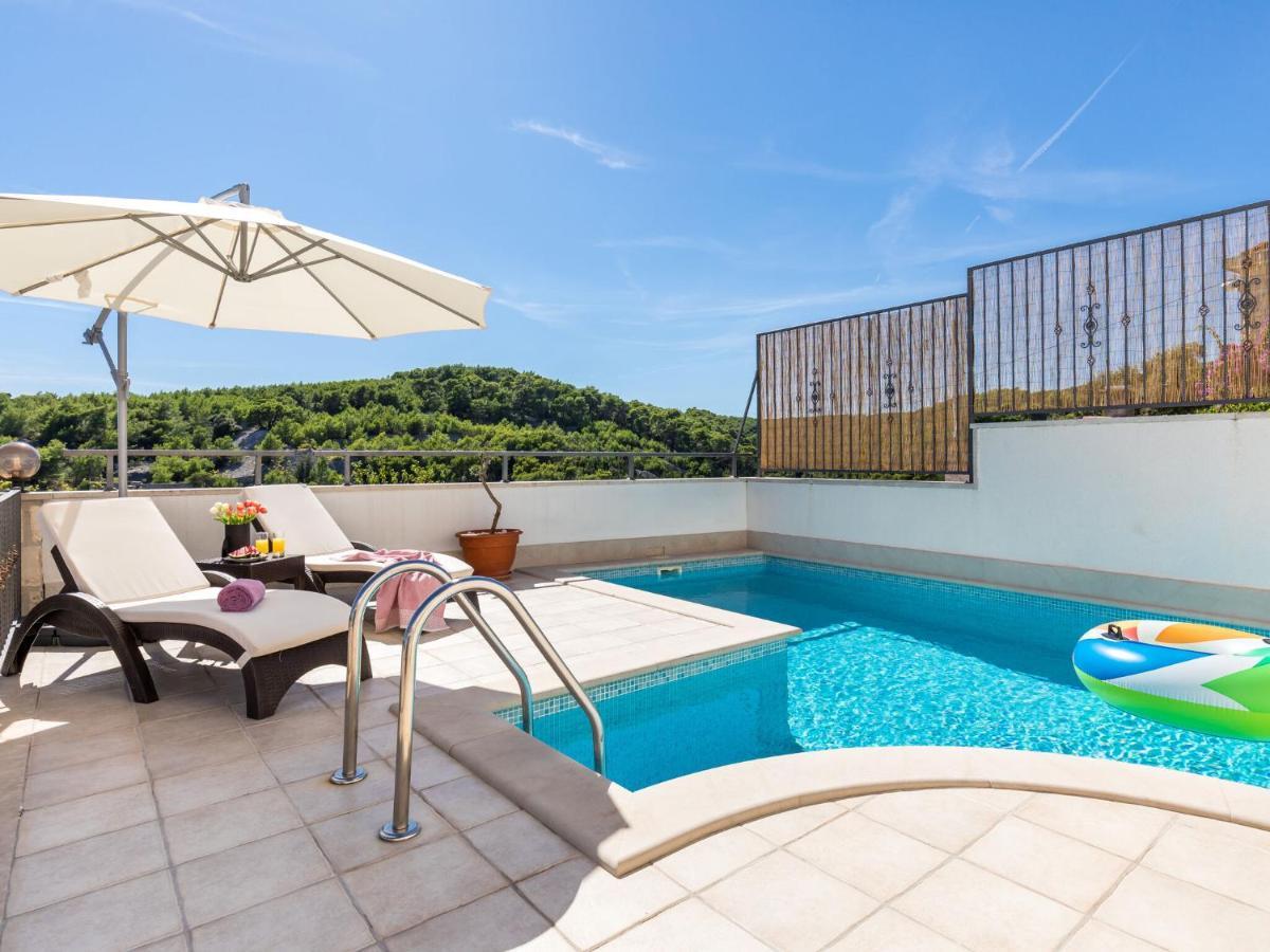 Luxurious Villa In Selca With Pool Εξωτερικό φωτογραφία